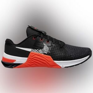 Nike Metcon 8 TB Black and Orange. Slightly worn. 9/10.